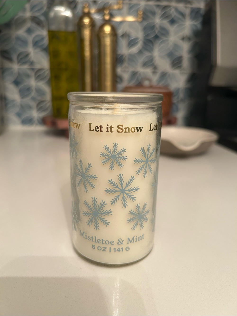 Let it Snow Mistletoe & Mint Scented Candle with Blue Snowflakes